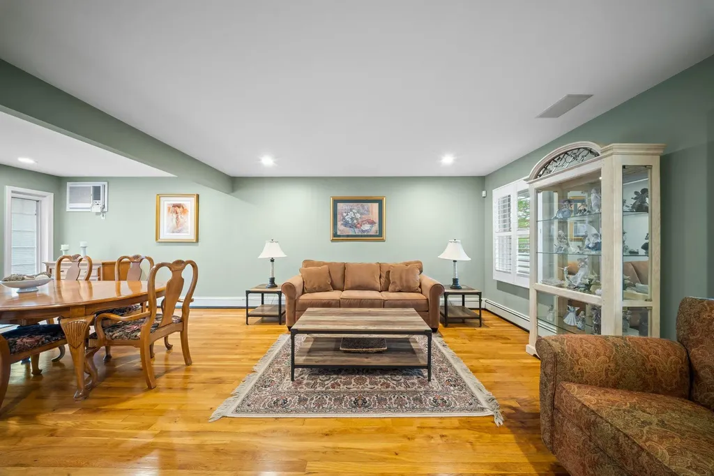1620 East Drive Merrick NY 11566