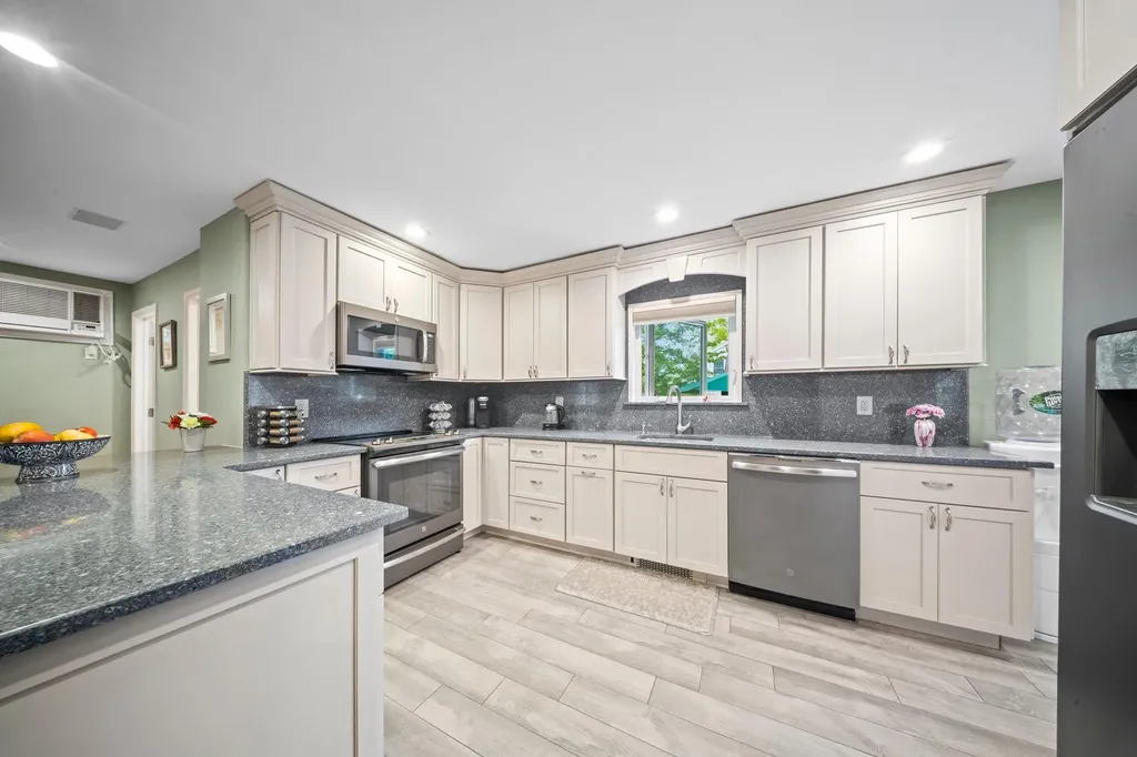 1620 East Drive Merrick NY 11566