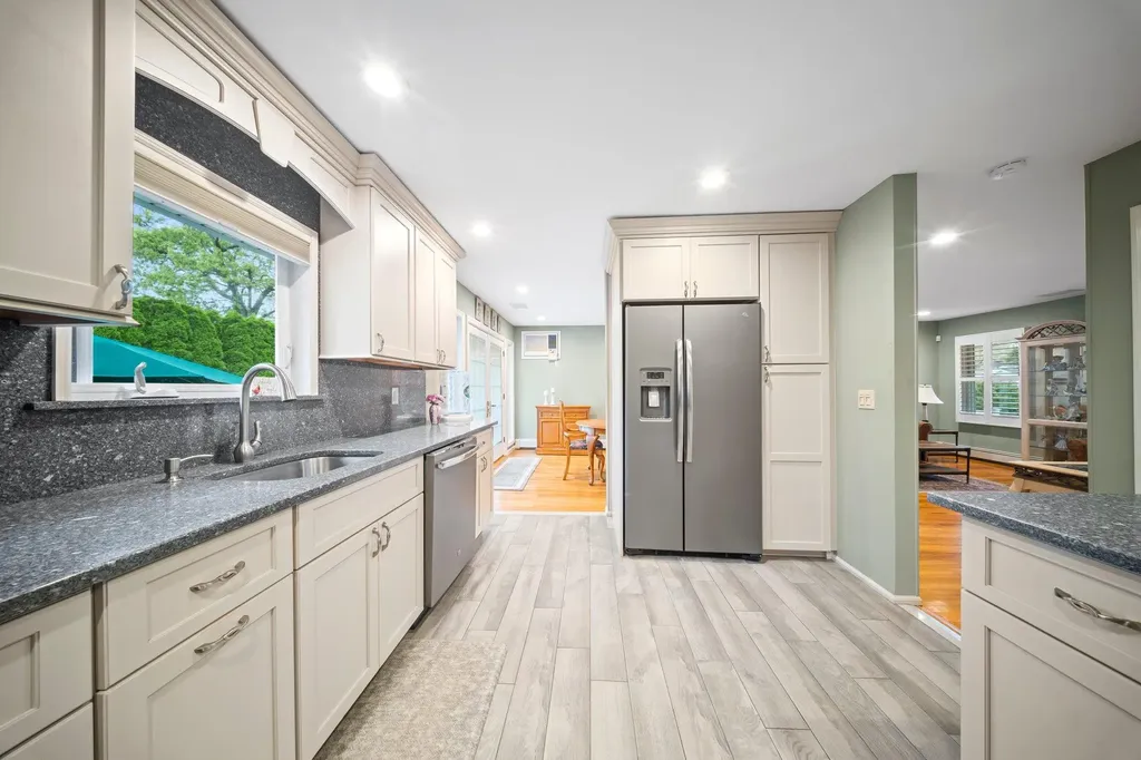1620 East Drive Merrick NY 11566