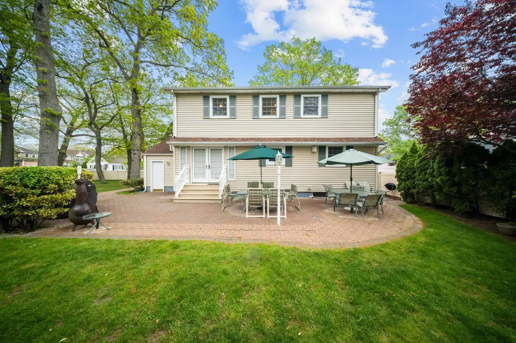 1620 East Drive Merrick NY 11566