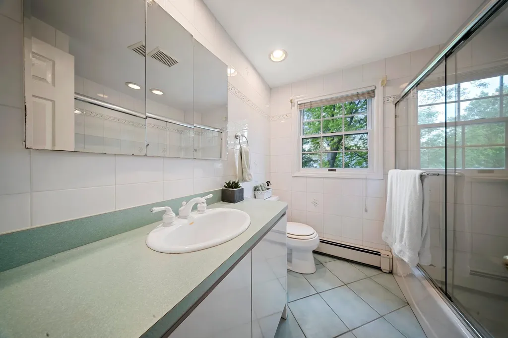 1620 East Drive Merrick NY 11566