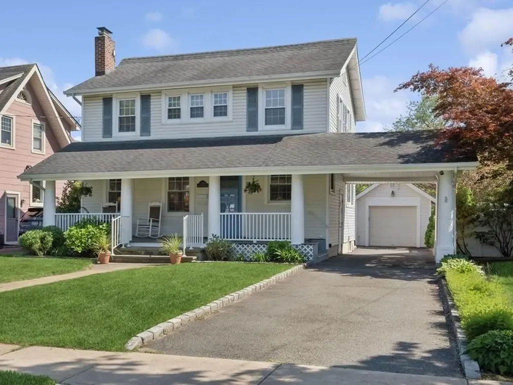 339 Pine Street Freeport NY 11520