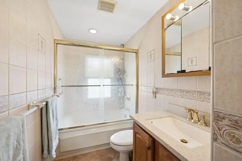 339 Pine Street Freeport NY 11520