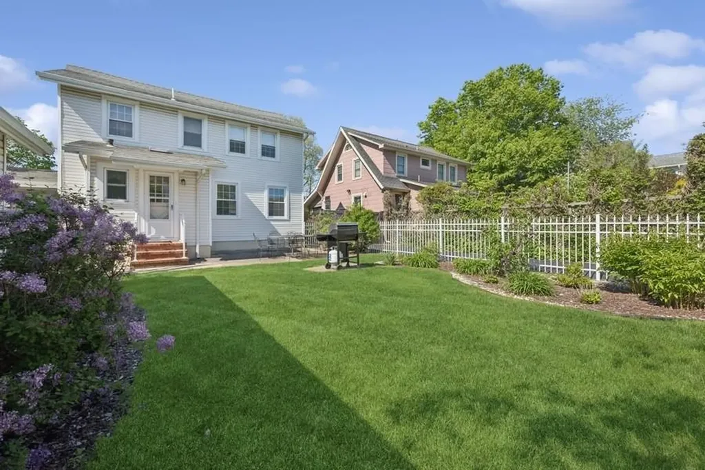 339 Pine Street Freeport NY 11520