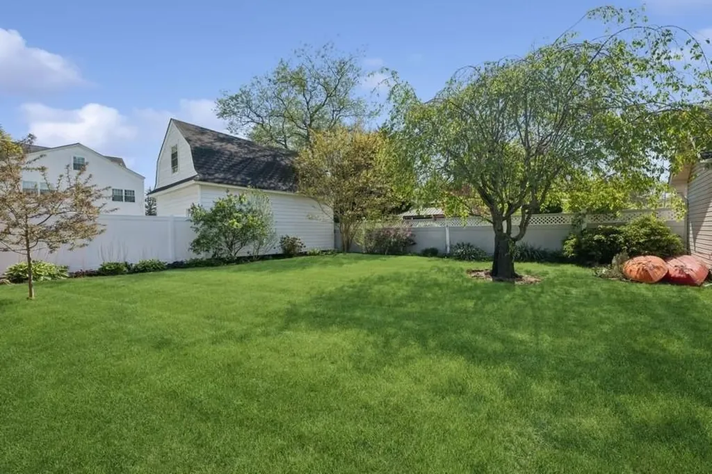 339 Pine Street Freeport NY 11520