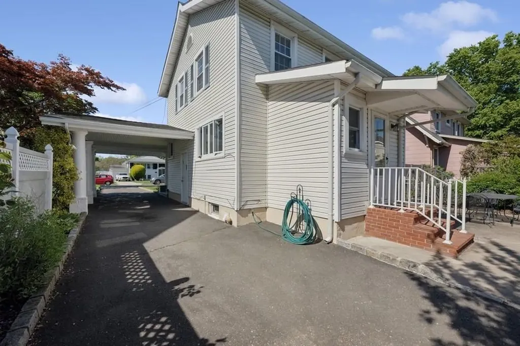 339 Pine Street Freeport NY 11520