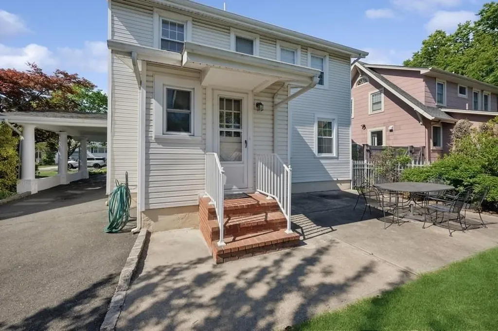 339 Pine Street Freeport NY 11520