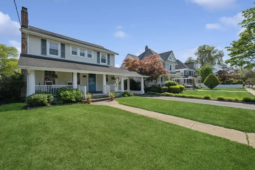 339 Pine Street Freeport NY 11520