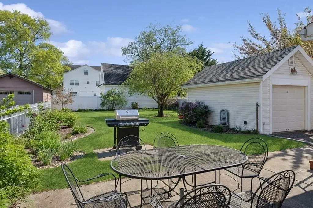 339 Pine Street Freeport NY 11520