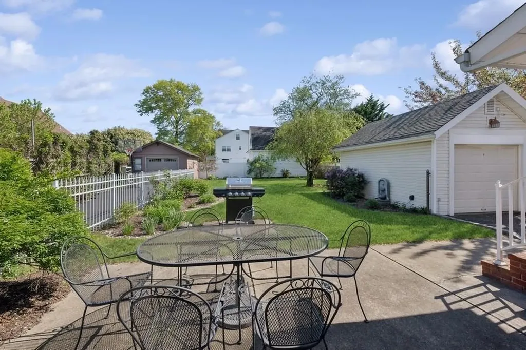 339 Pine Street Freeport NY 11520