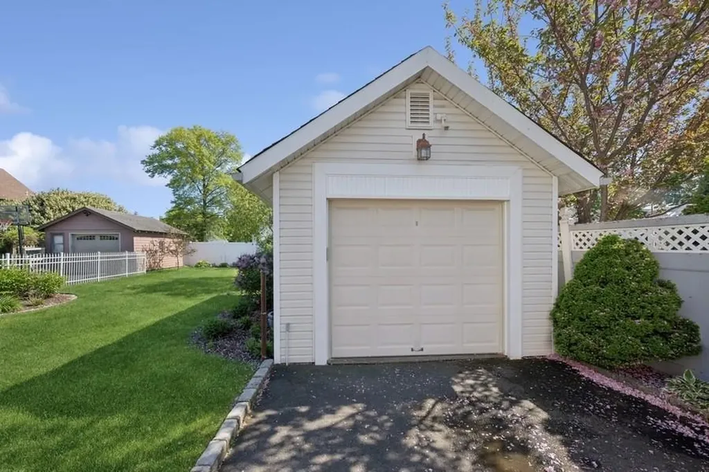 339 Pine Street Freeport NY 11520