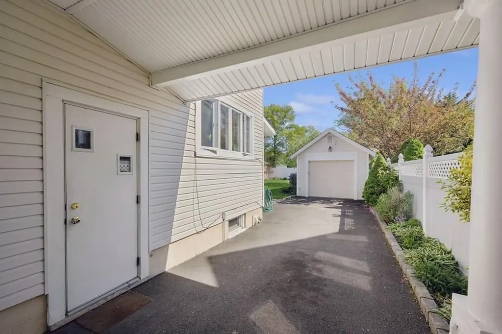 339 Pine Street Freeport NY 11520