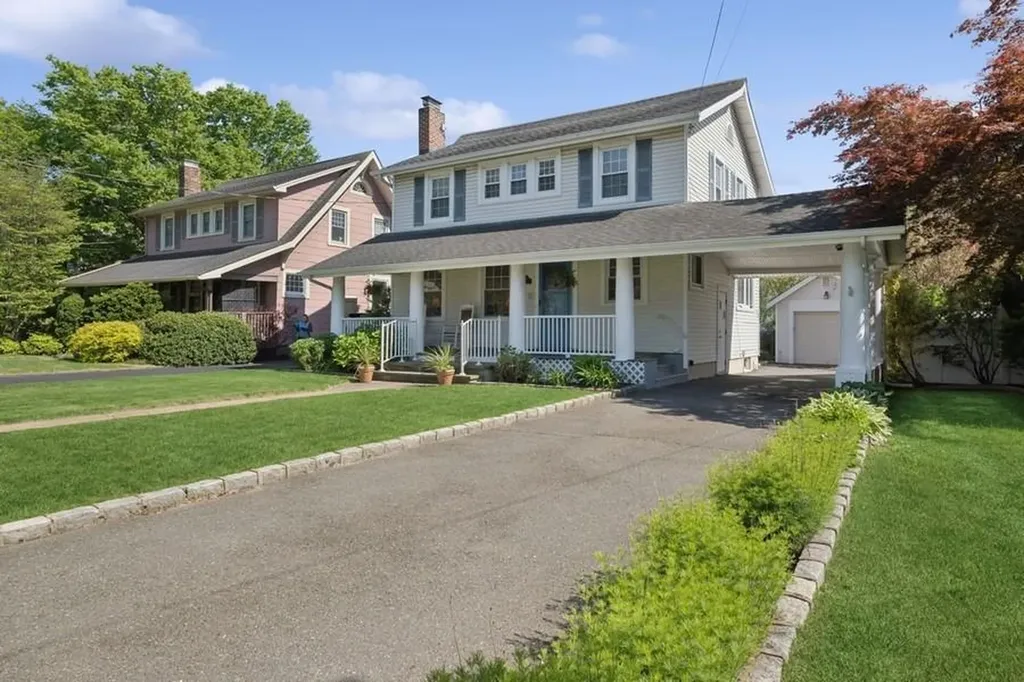 339 Pine Street Freeport NY 11520