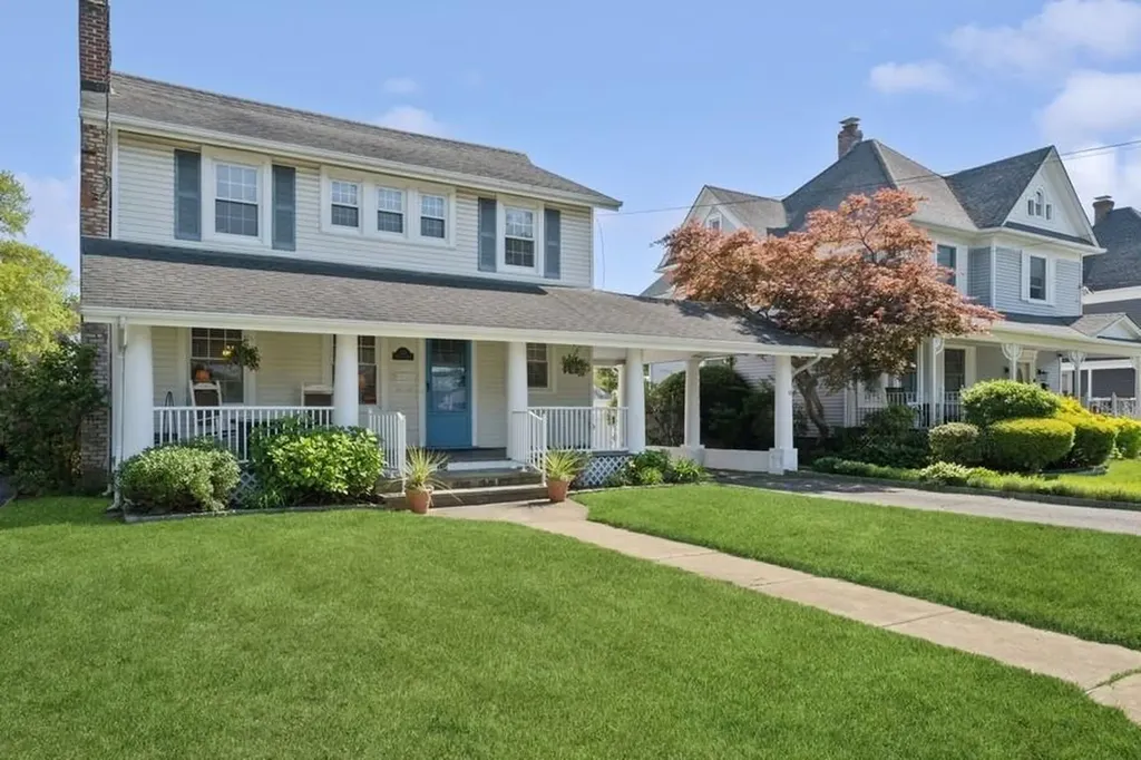 339 Pine Street Freeport NY 11520