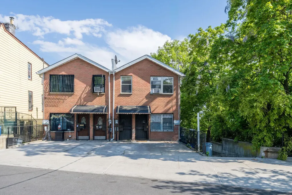 22 Sunnyside Avenue Brooklyn NY 11207