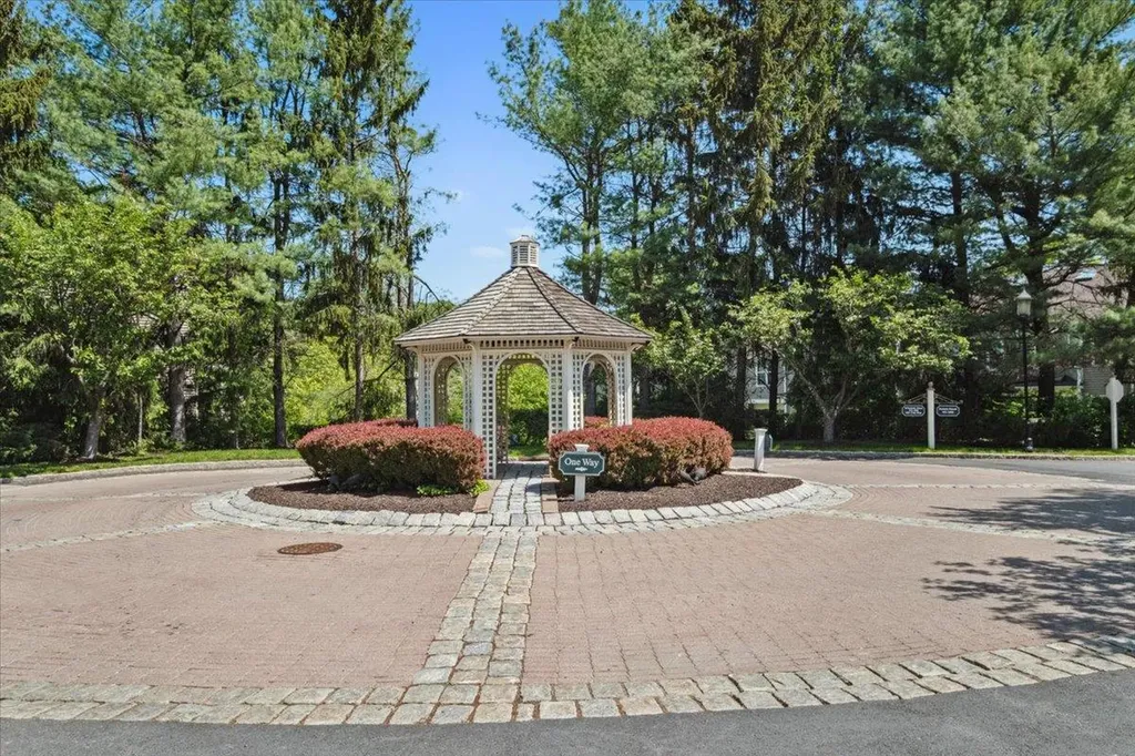 1601 Pondcrest Lane White Plains NY 10607