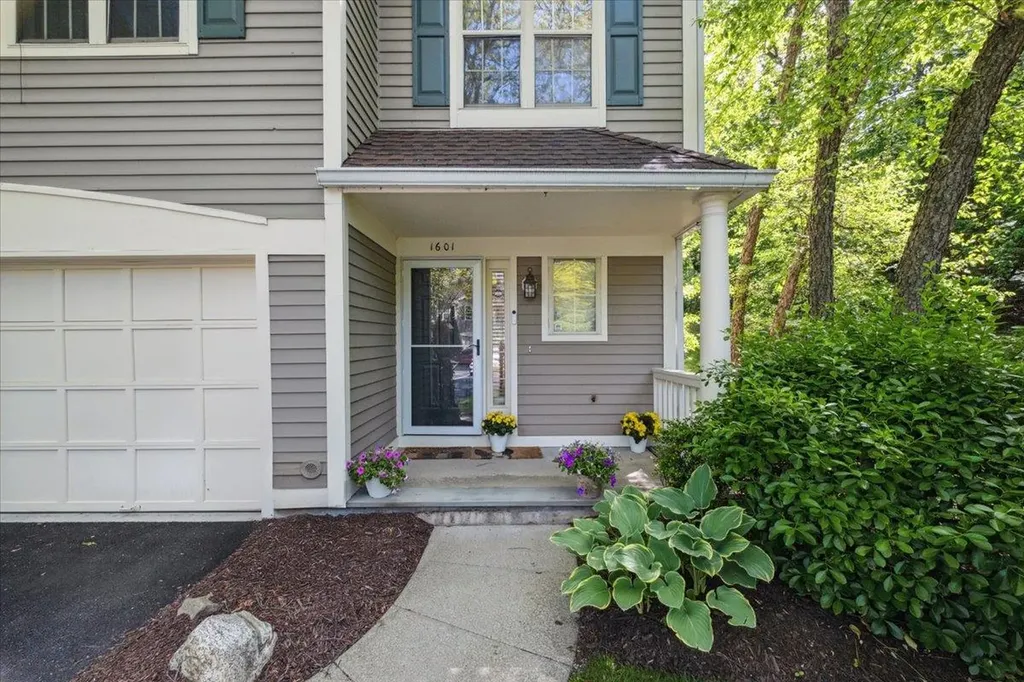 1601 Pondcrest Lane White Plains NY 10607