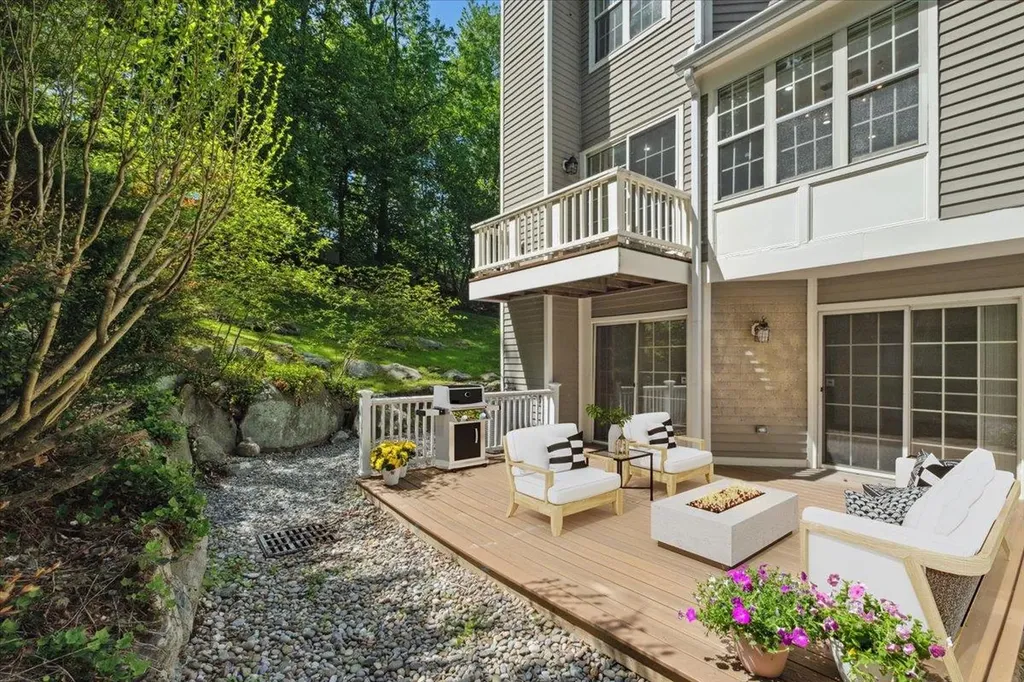 1601 Pondcrest Lane White Plains NY 10607