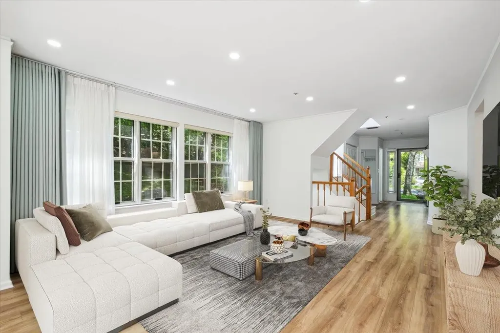 1601 Pondcrest Lane White Plains NY 10607