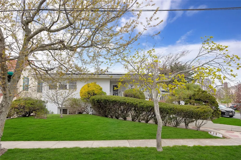 271 Lafayette Boulevard Long Beach NY 11561