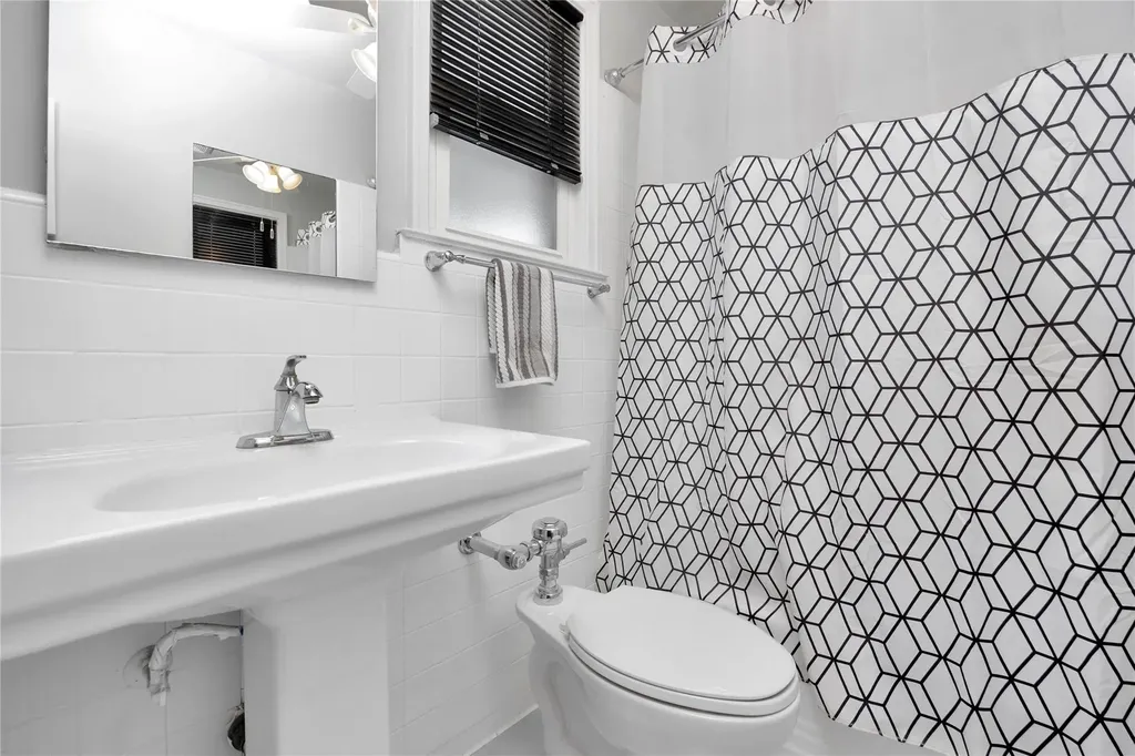 271 Lafayette Boulevard Long Beach NY 11561