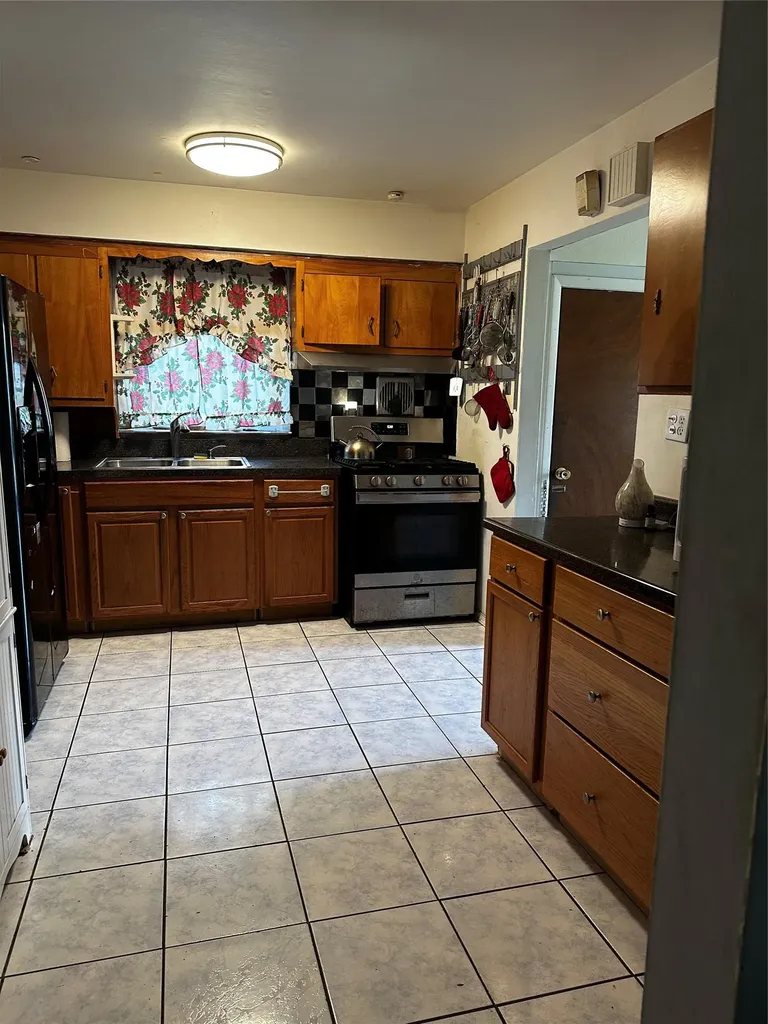 24519 147th Drive Rosedale NY 11422