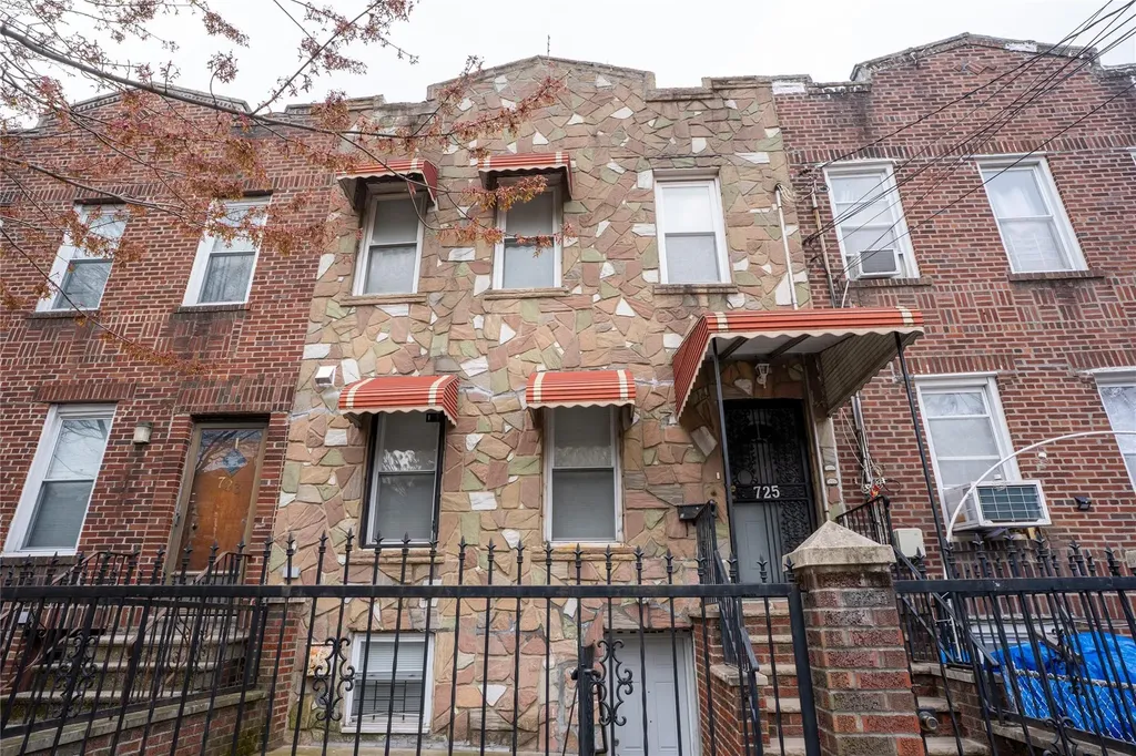 725 Taylor Avenue Bronx NY 10473
