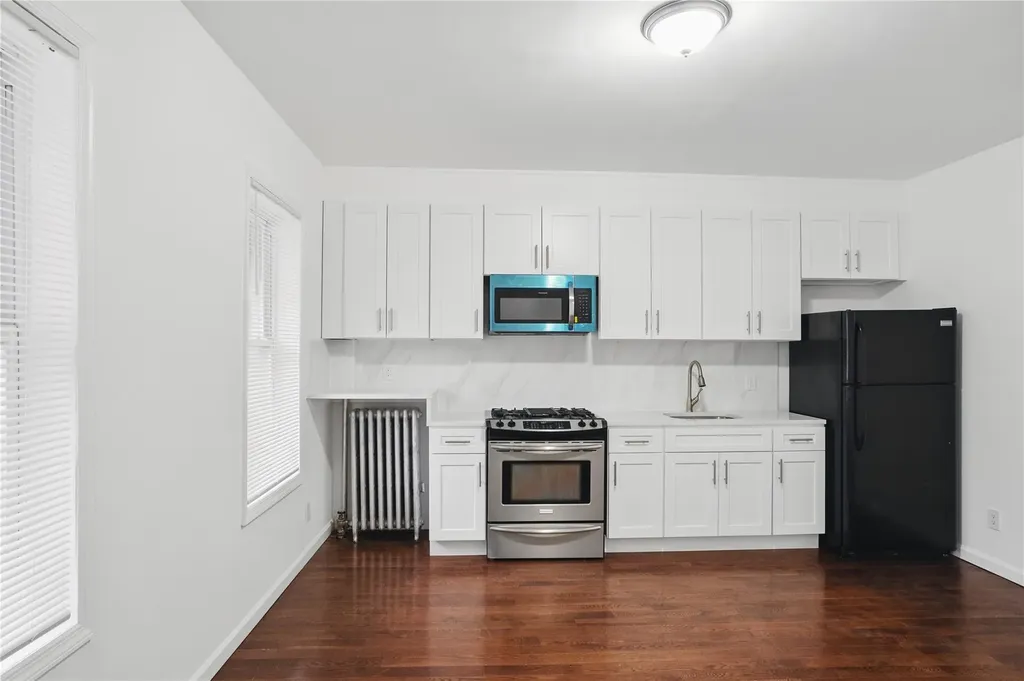 725 Taylor Avenue Bronx NY 10473
