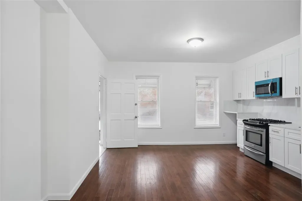 725 Taylor Avenue Bronx NY 10473