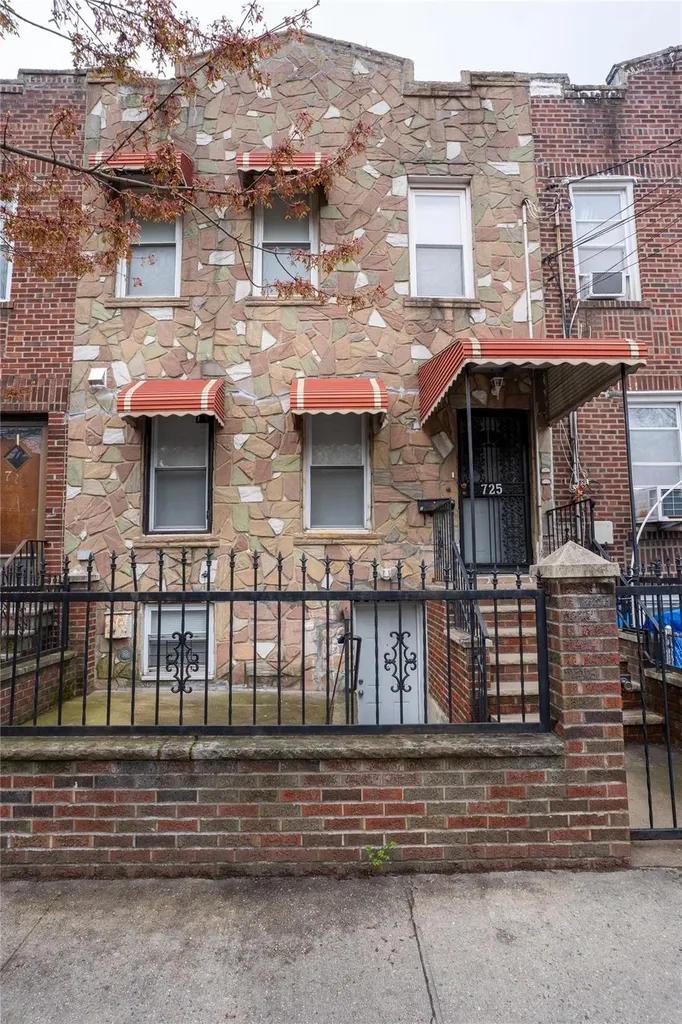 725 Taylor Avenue Bronx NY 10473