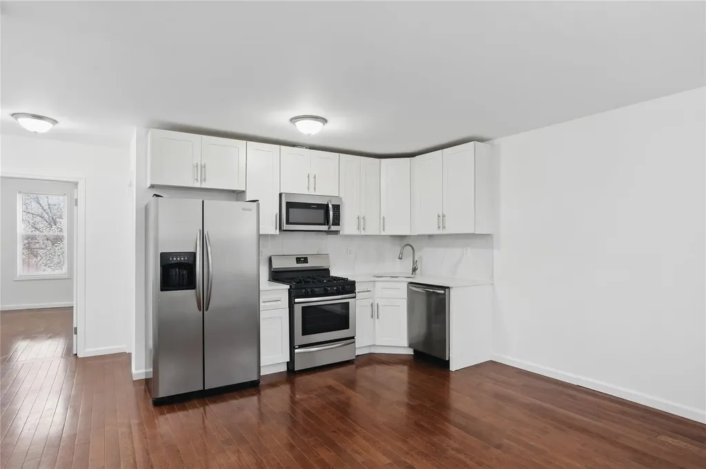725 Taylor Avenue Bronx NY 10473