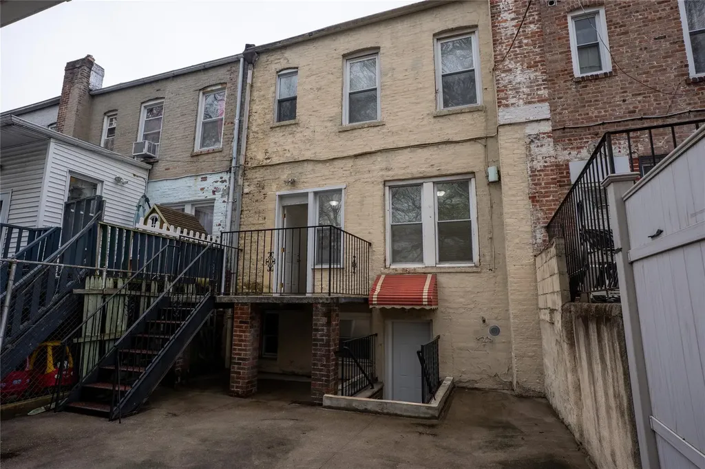 725 Taylor Avenue Bronx NY 10473