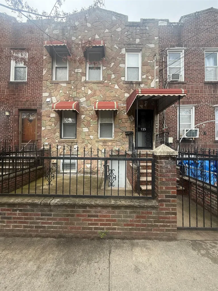 725 Taylor Avenue Bronx NY 10473