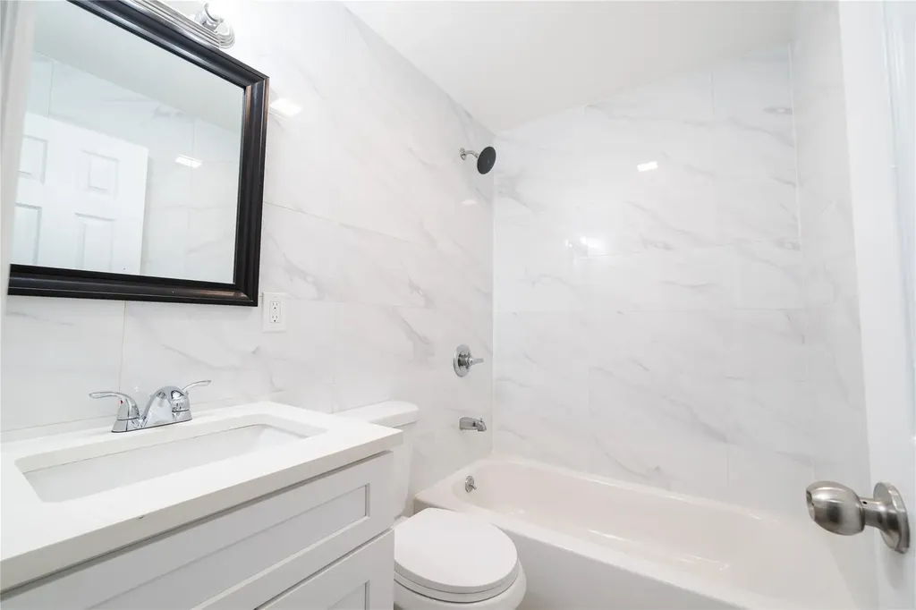 725 Taylor Avenue Bronx NY 10473