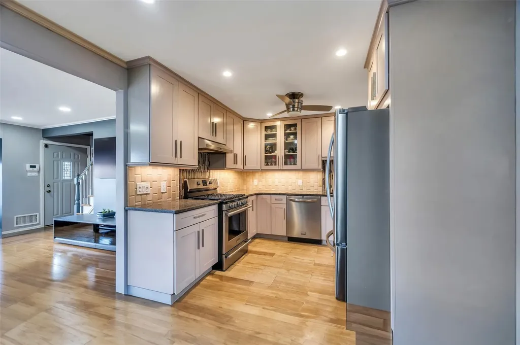 105 N Terrace Place Valley Stream NY 11580