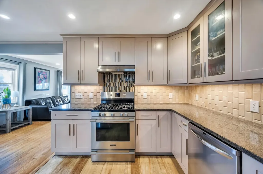 105 N Terrace Place Valley Stream NY 11580