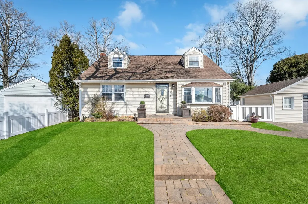 105 N Terrace Place Valley Stream NY 11580