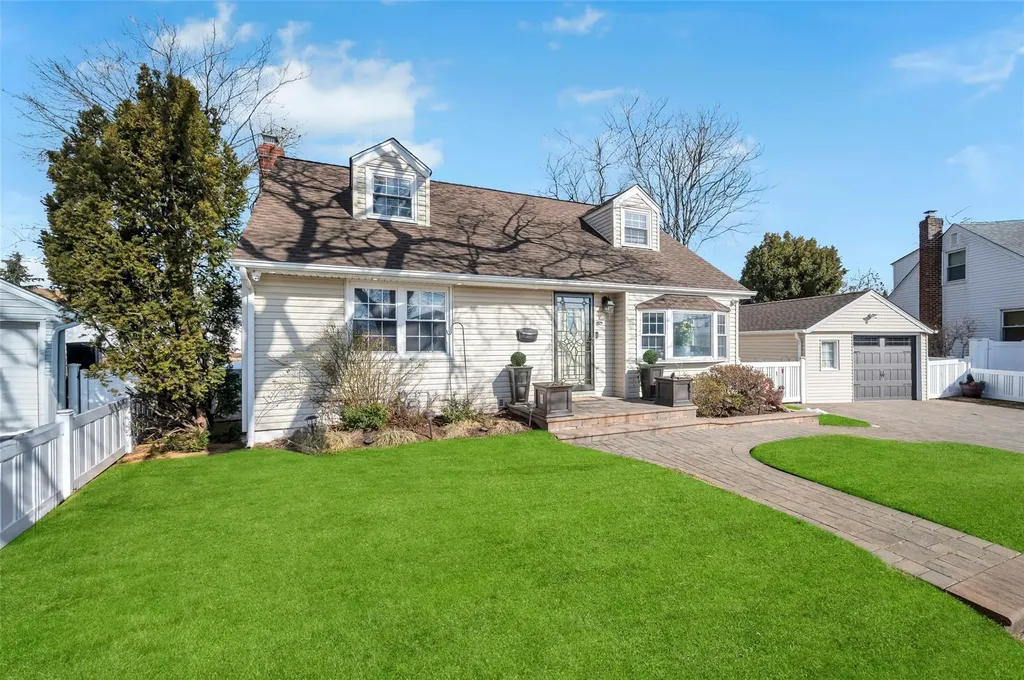 105 N Terrace Place Valley Stream NY 11580