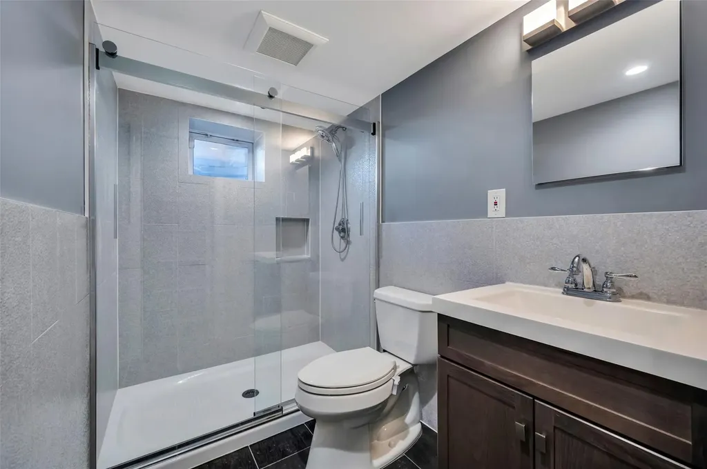 105 N Terrace Place Valley Stream NY 11580