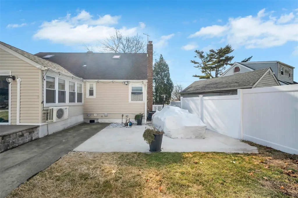 105 N Terrace Place Valley Stream NY 11580