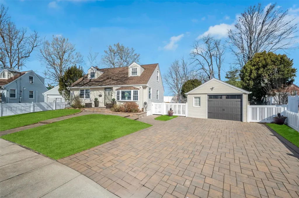 105 N Terrace Place Valley Stream NY 11580