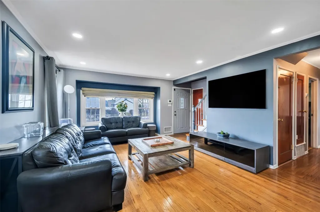 105 N Terrace Place Valley Stream NY 11580