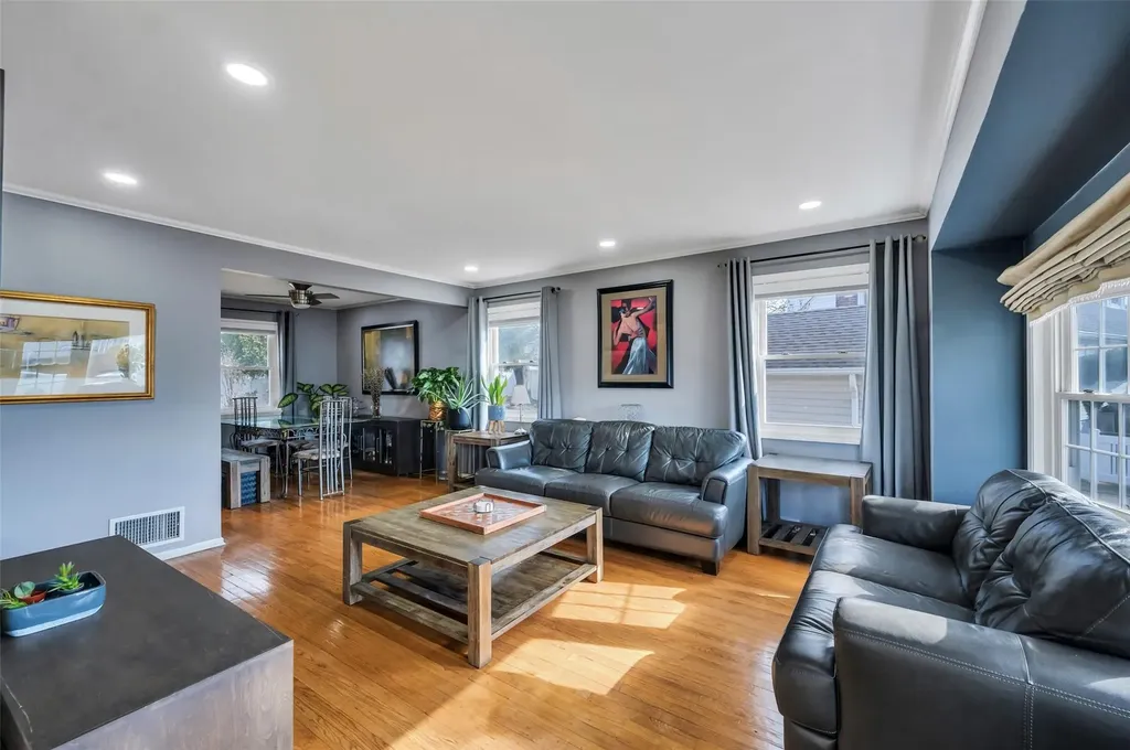 105 N Terrace Place Valley Stream NY 11580