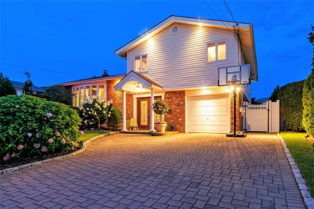 1970 Leonard Lane Merrick NY 11566