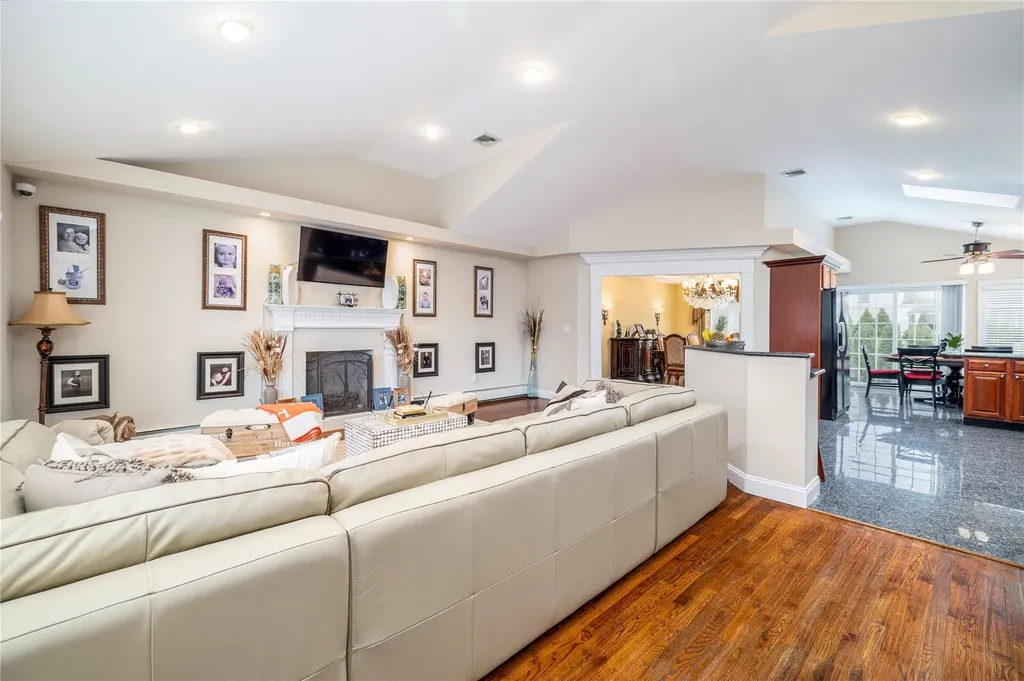 1970 Leonard Lane Merrick NY 11566