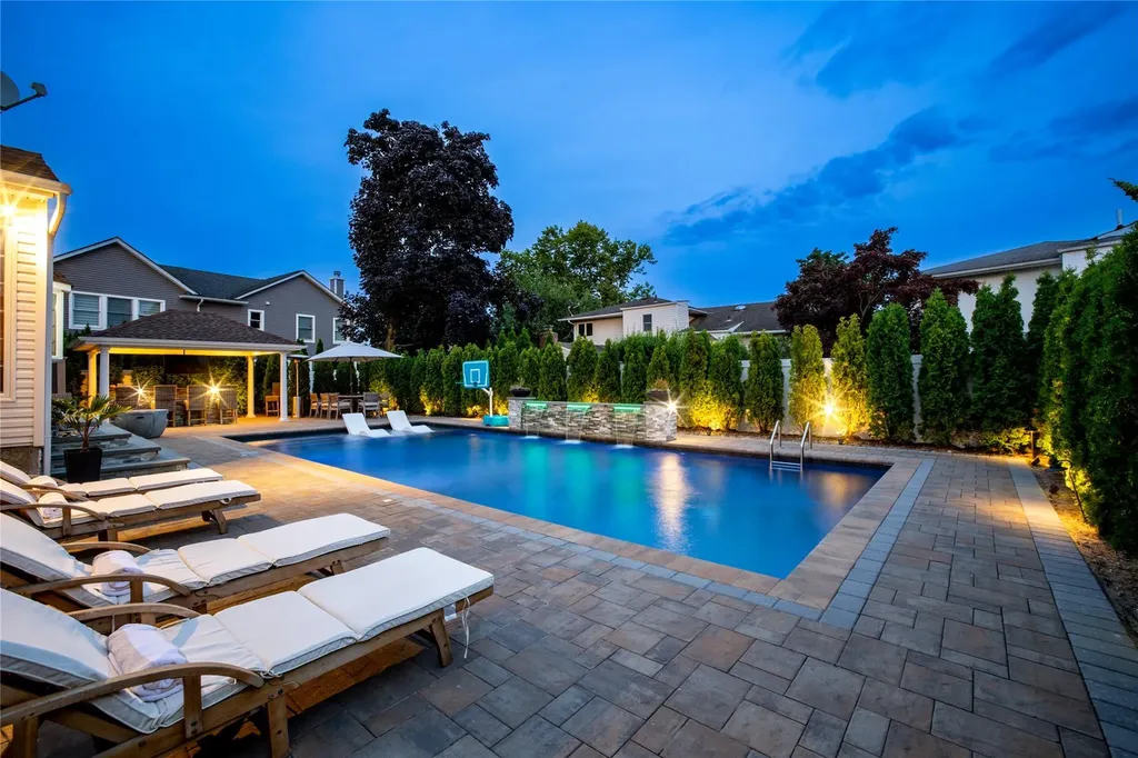 1970 Leonard Lane Merrick NY 11566