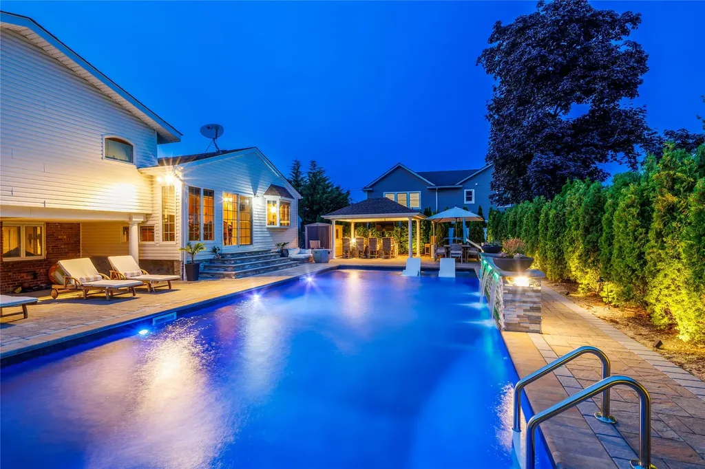 1970 Leonard Lane Merrick NY 11566