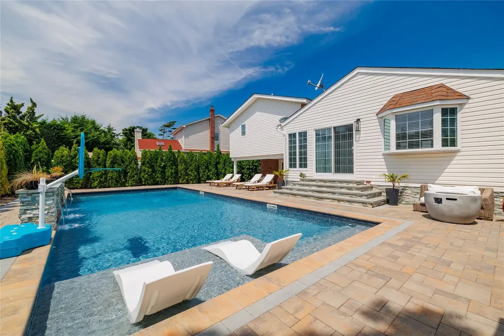 1970 Leonard Lane Merrick NY 11566