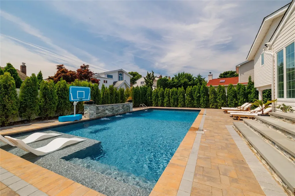 1970 Leonard Lane Merrick NY 11566