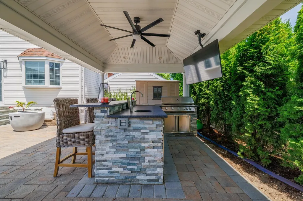 1970 Leonard Lane Merrick NY 11566